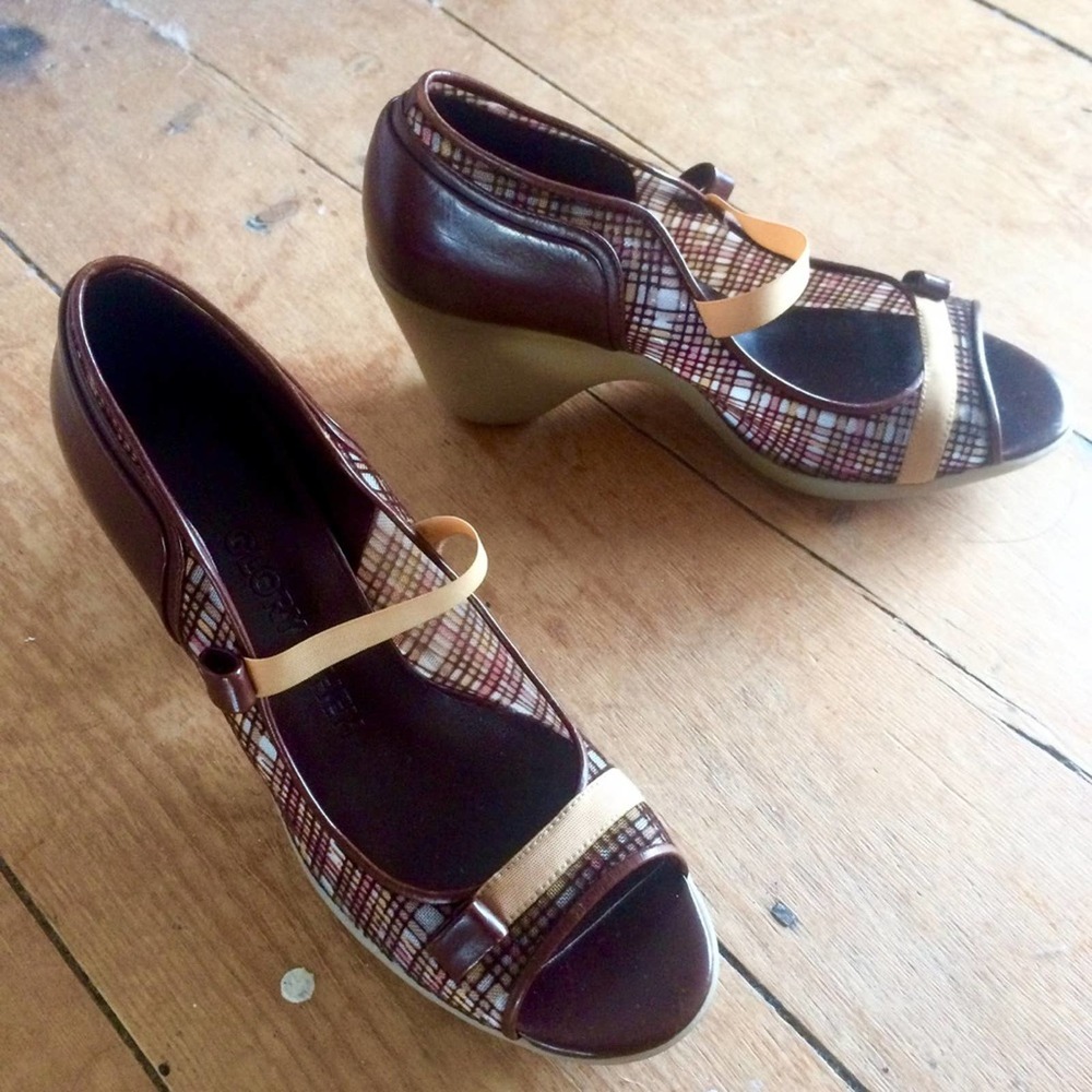 Brown open toe wedges